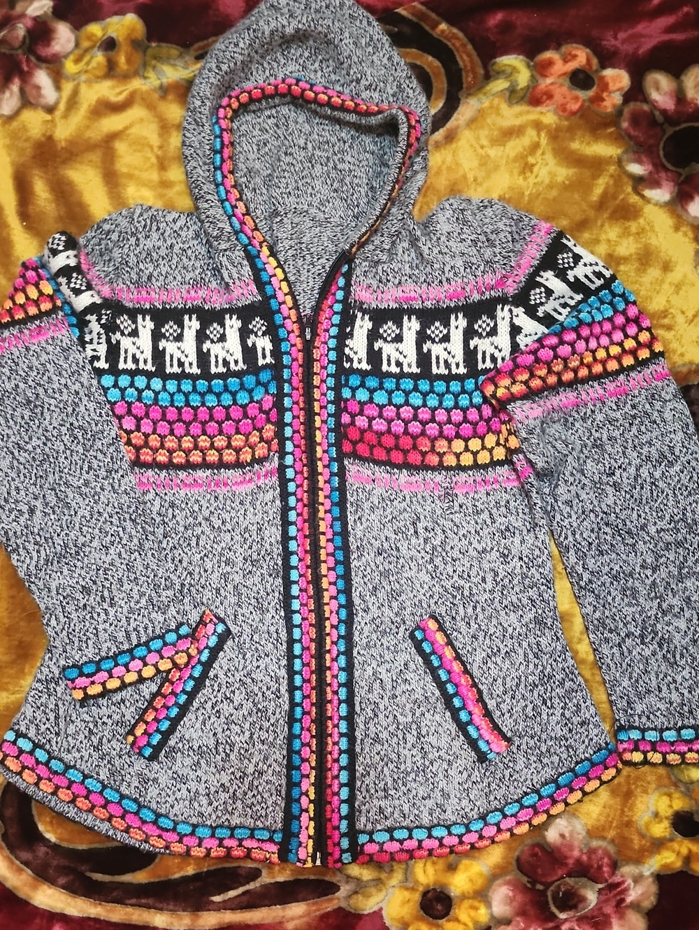 SALE 💵🏃‍♀️💨 Gray Alpaca Hooded Zip Sweater with Multicolor Accents